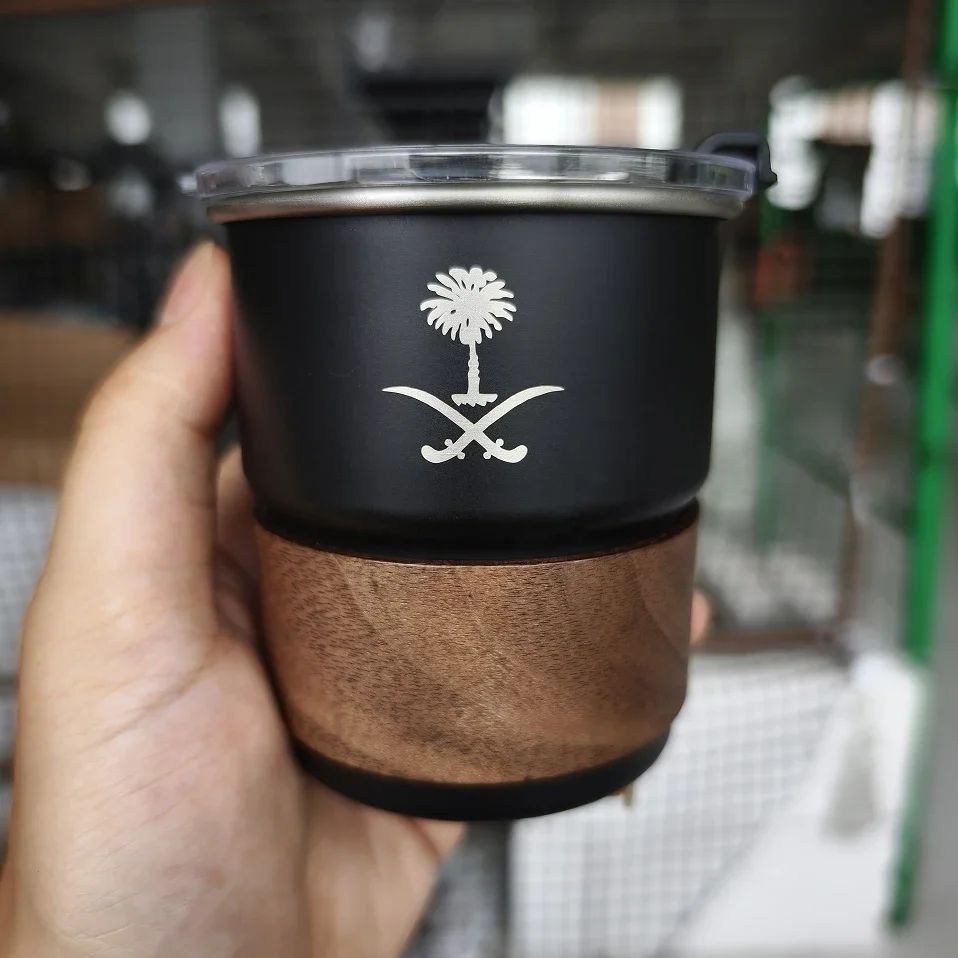 Copo de aço inoxidável com emblema nacional do logotipo da Arábia Saudita, caneca de café ao ar livre com tampa, atacado, personalizado, 300ml