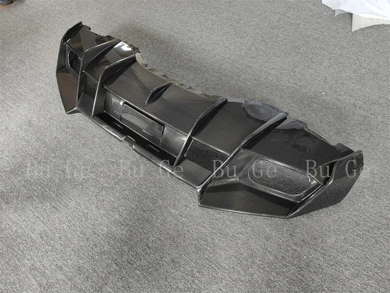Used for Lamborghini Huracan LP610 upgraded M-style body kit, carbon fiber rear lip diffuser body kit