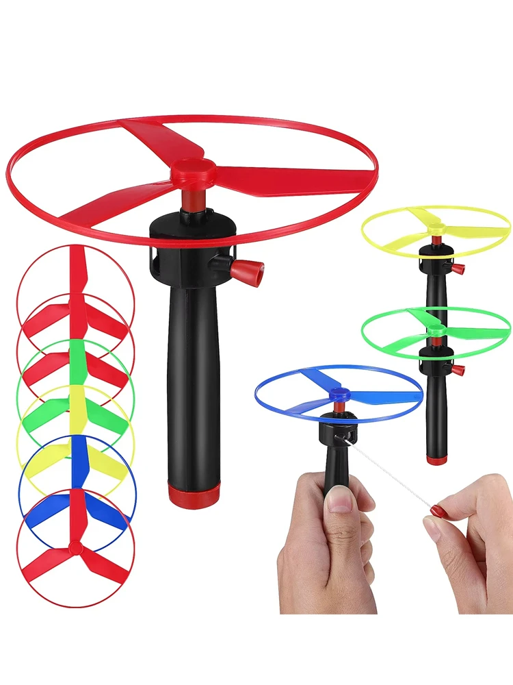 Le ensemble de jeu d'hélicoptère jouet à disque volant comprend 1 lanceur de cordes et 2 soucoupes volantes, jouet lanceur de disque volant en plein air, couleurs aléatoires