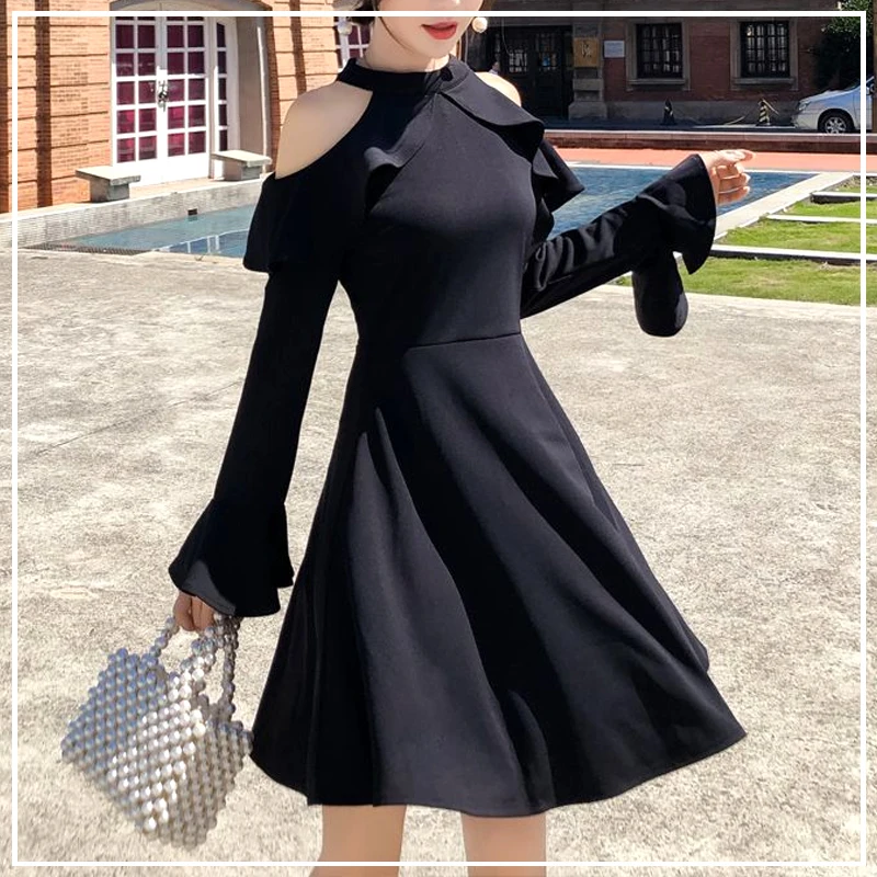 A celebrity elegant temperament dignified intellectual Off Shoulder flounce hollow out Women's neck hanging dress spring 2024