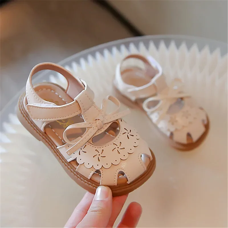 Summer Girls Flat Sandals Hollow Breathable Comfortable Upper Buckle Decoration Soft Bottom Non-slip Children\'s Shoes