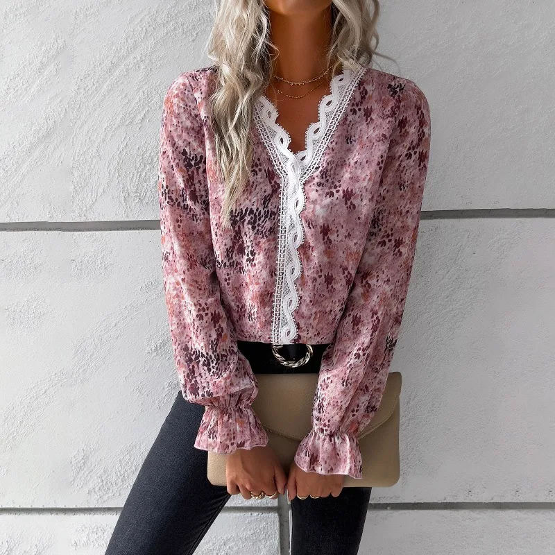 

2023 Autumn Winter Shirt Top New Women's Printed Lace Stitching Loose Shirt Women's Fashion Flared Sleeves V-neck Pullover Shirt