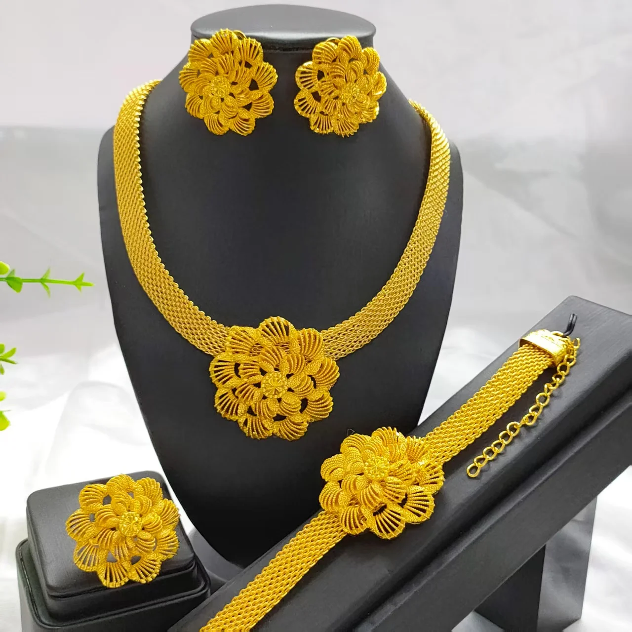 

Indian 24k Gold Color Flower Shape Necklace Earrings Bracelet Ring Set Elegant Bridal Wedding Jewelry Sets for Dubai Lady