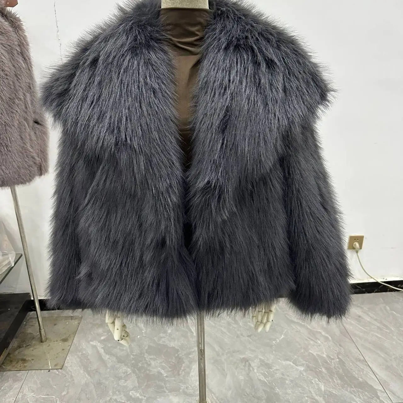 معطف فرو بلو ملون بياقة كبيرة للنساء شتوي Jaet مقاس ort بالإضافة إلى العلامة التجارية الصينية الأوروبية Sle طويل Sve ort Le...