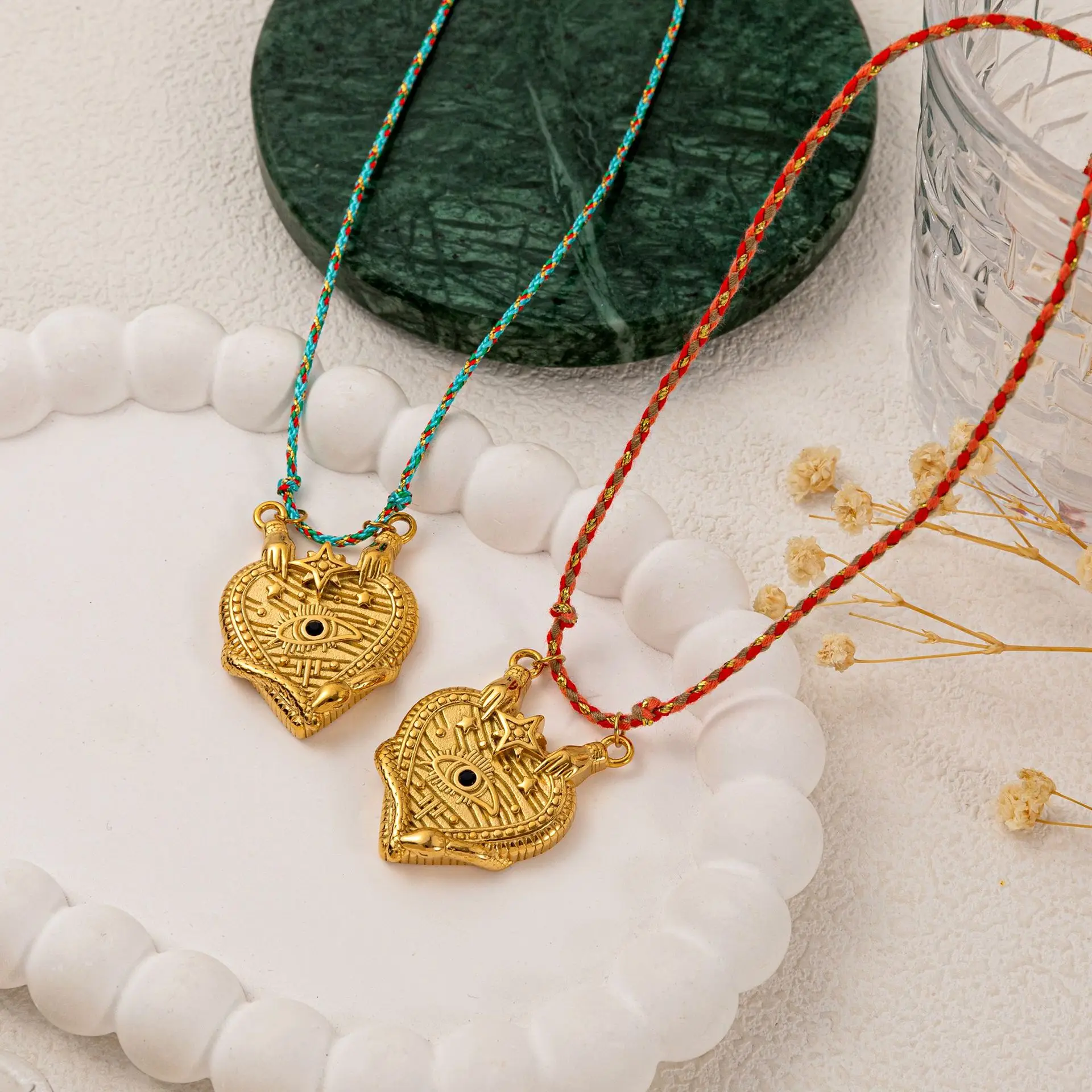 

Fashionable Heart-Shaped Tarot Pendant Necklace, 18k Gold Plated Stainless Steel, Vintage & Trendy Jewelry Love Death Eye