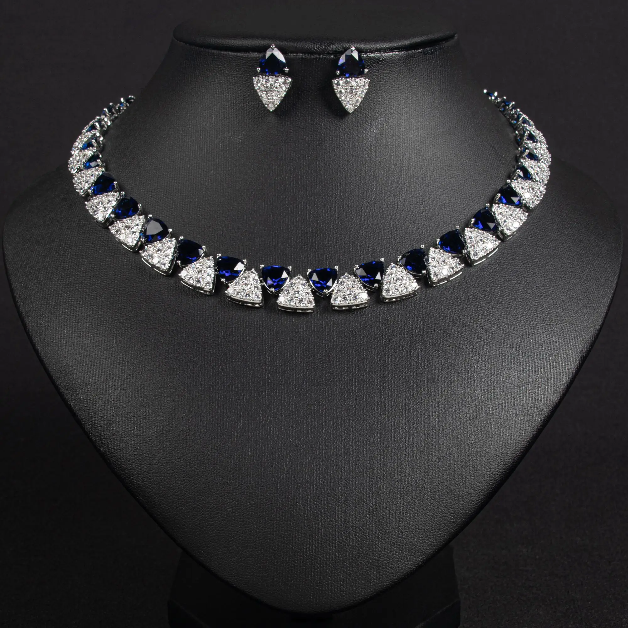 Triangolo colorato super lucido Gioielli con zirconi Collana da donna Orecchini Accessori Set Serata per feste Regalo di nozze Prom M-334