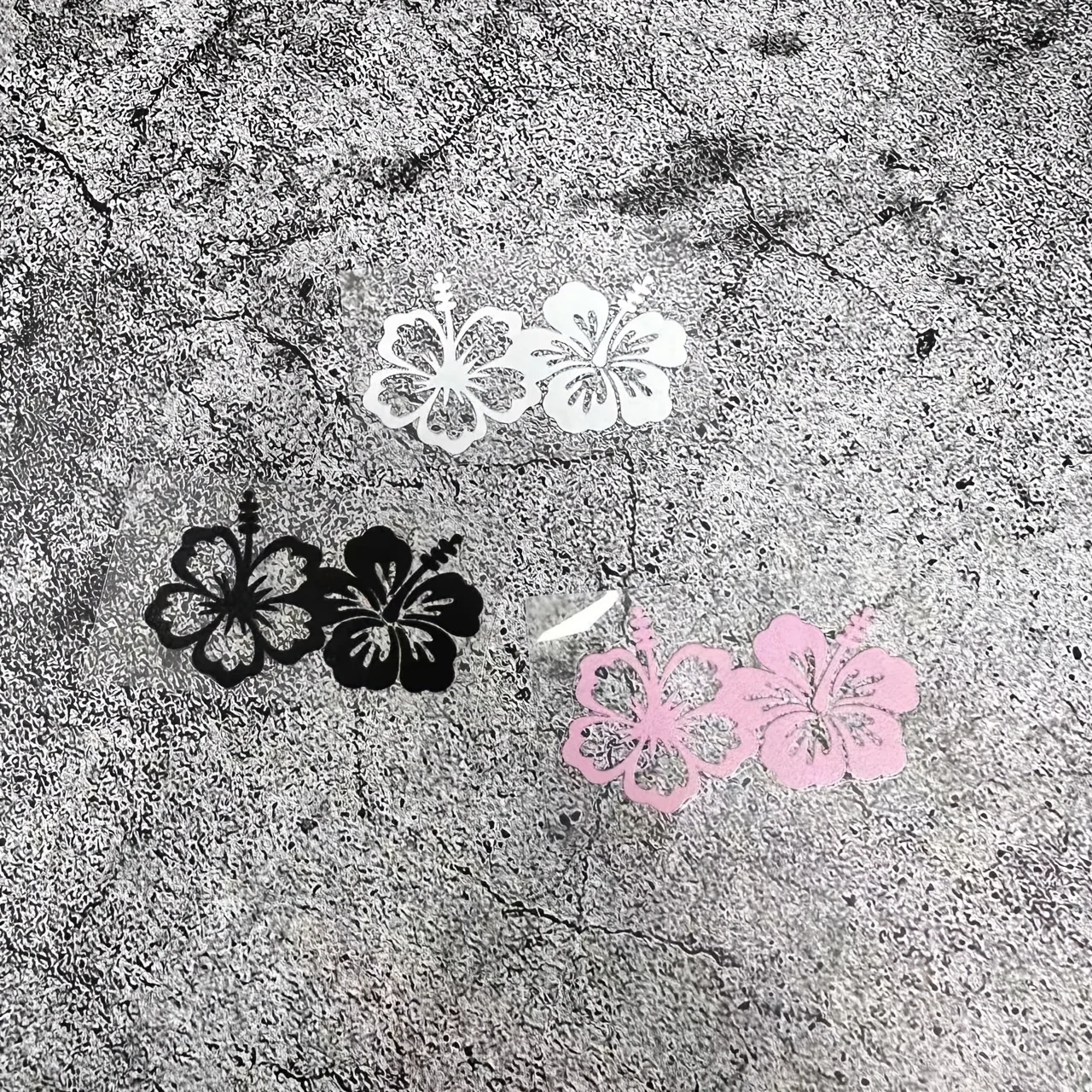Paar Hibiskusblüten-Aufkleber in Schwarz, Weiß, Rosa, wasserfeste Vinyl-Aufkleber