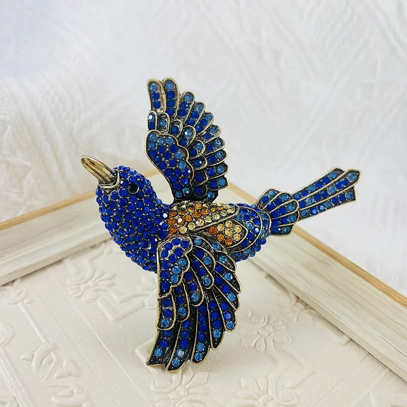 Full Rhinestone-encrusted Kingfisher Brooch Luxurious Colorful Rhinestone Magpie-shaped Metal Brooch Clothing Corsage Jewelry