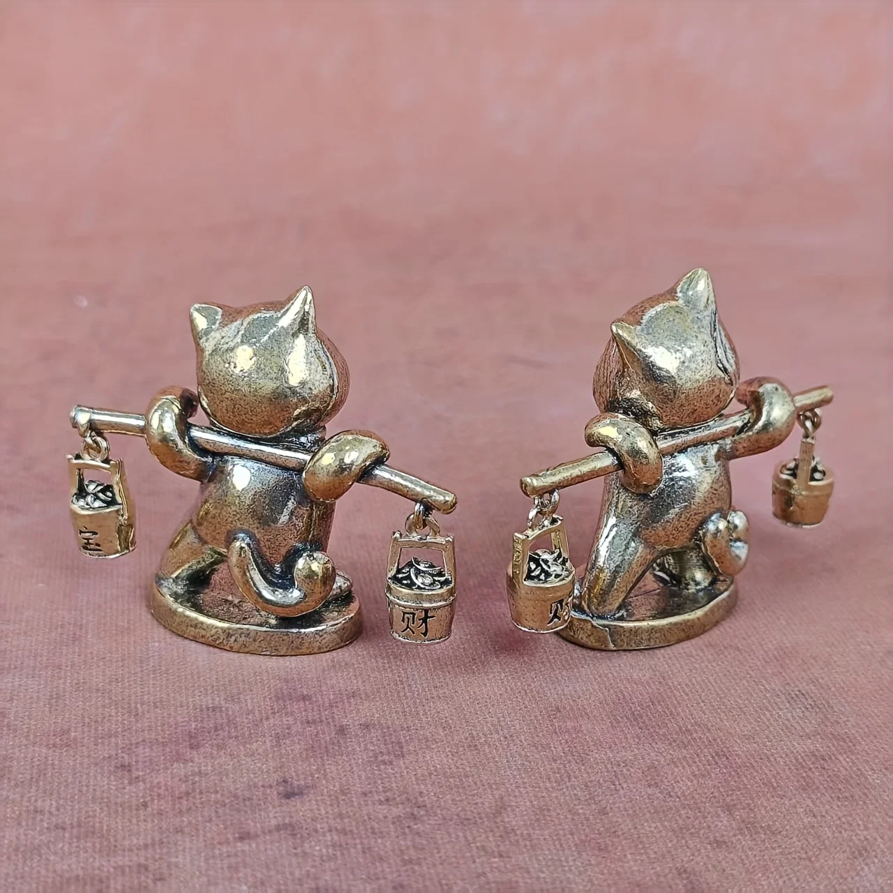 2 pieces of modern brass animal ornaments, exquisite smiling cat statue, exquisite animal ornaments