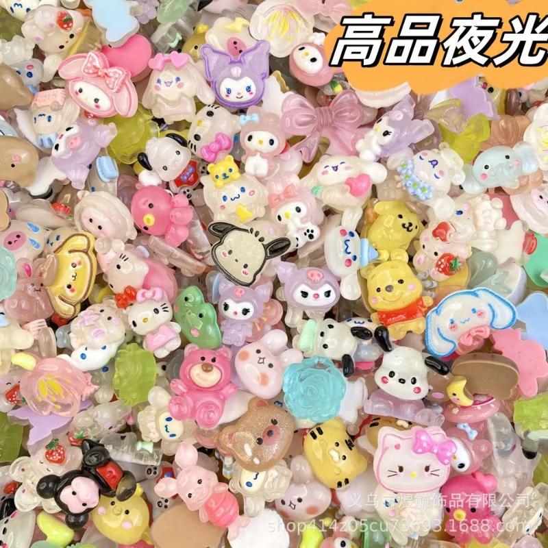 Sanrio Anime Decorazione 3D Adesivo Simpatico cartone animato Kuromi Melody Custodia per telefono fai da te Accessori per tazze d'acqua Confezione di materiali Regalo per ragazzi e ragazze