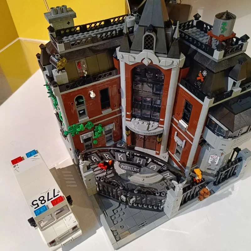

Model / Hero Series 76300 Arkham Asylum Set Children and Adult Building Blocks Toy Birthday and New Year Gift