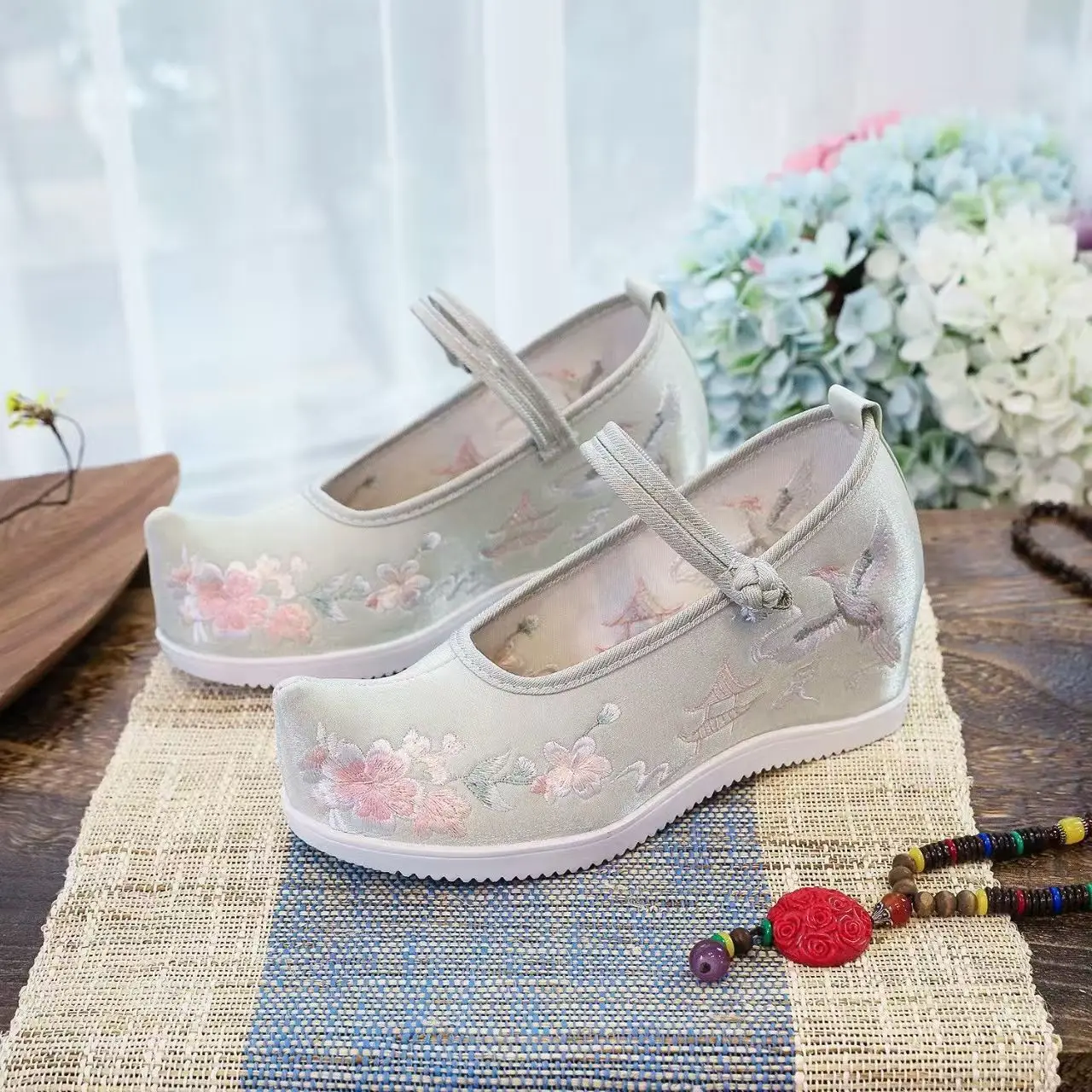 Women Increased Internal Embroidered Shoes Thick Sole Non Slip Cocked Shoes Toe Ethnic Style Hanfu Shoes Red Wedding Shoes