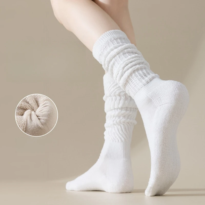 

1/3 Pair of White Fashionable Ruched Slouch Socks, Women's Athletic Socks with Cushioned Towel Soles, Stylish Colors, Knee-High Socks, Autumn and Winter Terry Socks, Solid Color Women's Socks for Autumn and Winter, Fashionable Matching, Slouchy Socks, Ath