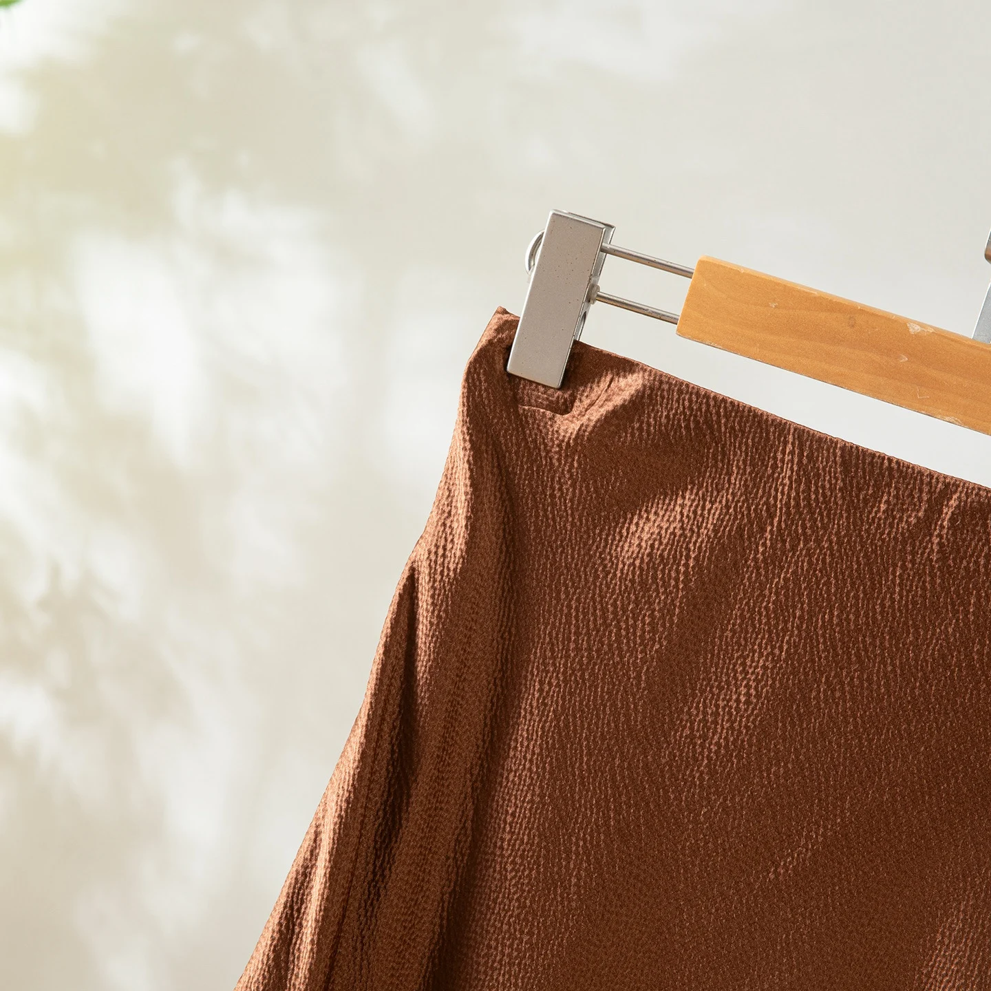 レディースファッション 春/秋服 100% 天然桑絹 パールサテン 斜めカット ブラウンコーヒー バットラップフィッシュテールスカート