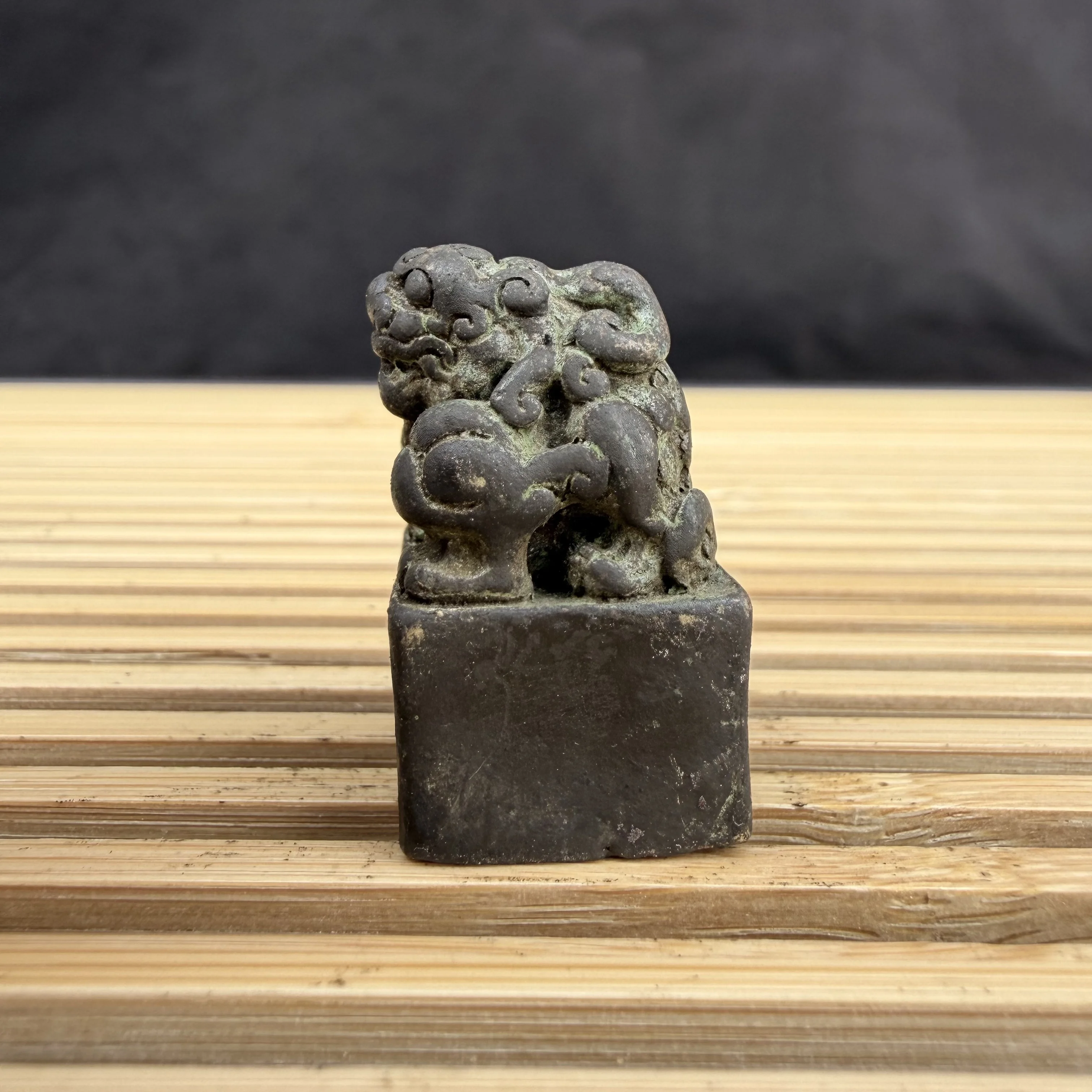 Classical Huanglima copper antique micro-engraving mini mythical beast seal for desk decoration