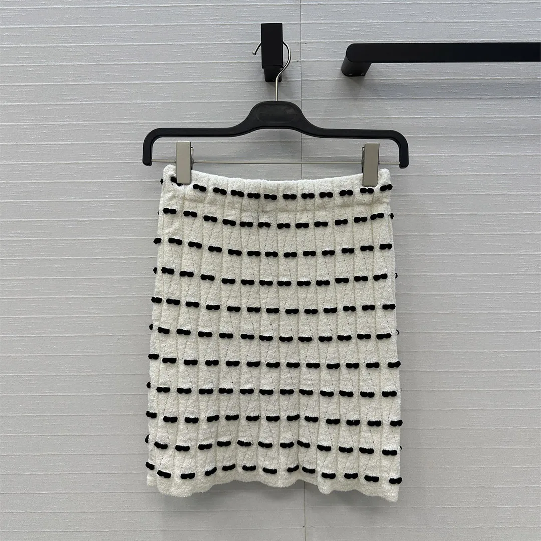 

2025 New Autumn Fashion Contrast Color Stripes Bow Decoration Knitted Mini Skirts Womens Elastic High Waist Sweet Pencil Skirt