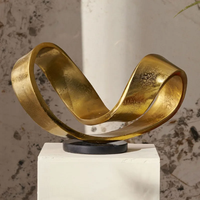 Modern light luxury gold handicraft ornaments, hotel lobby entrance  decoration high-end abstract soft decoration