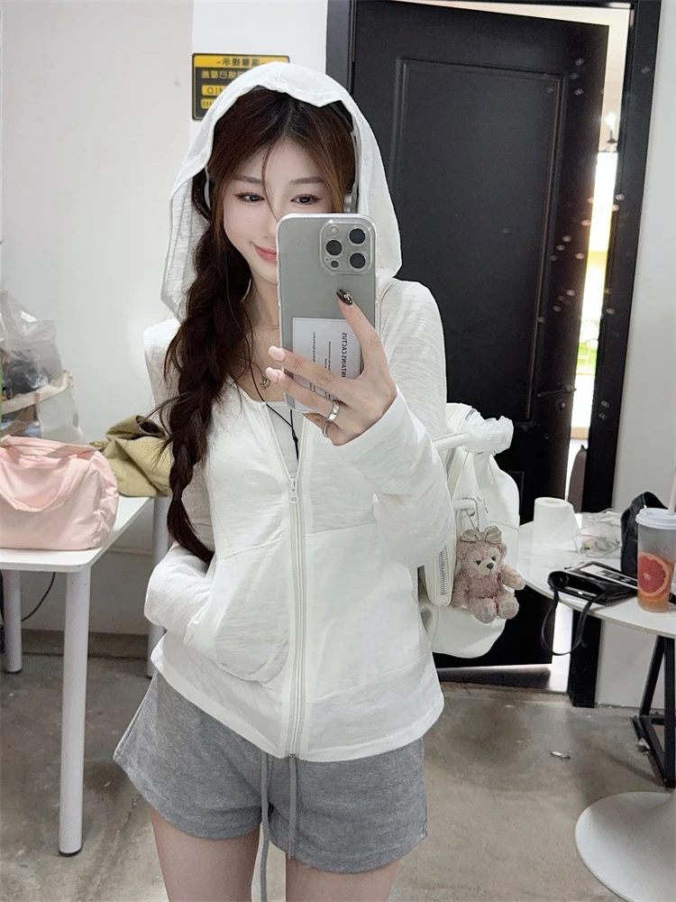White thin long sleeved hooded sun protection jacket women in summer 2025 new slim fit cardigan air-conditioned top
