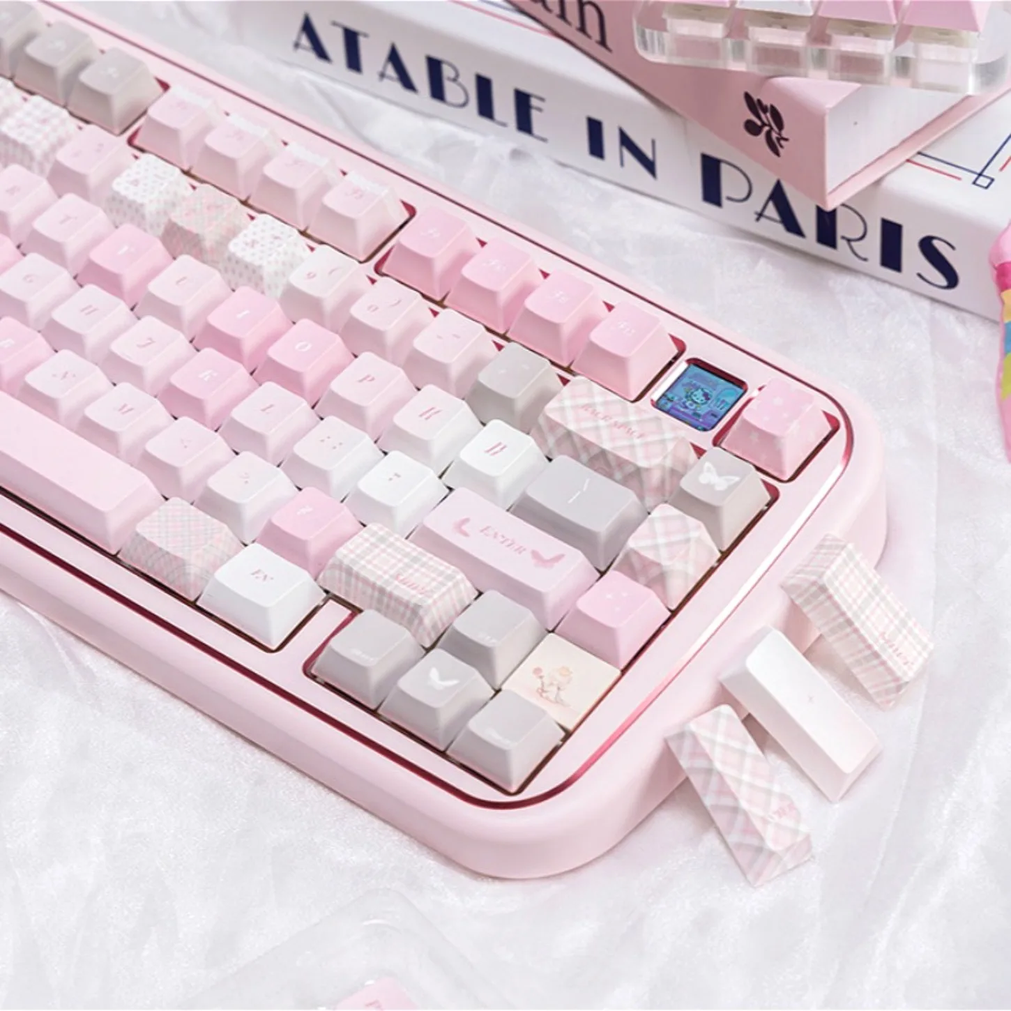 

Cute Girl Pink Cherry Key Cap Kit PBT 132 Key DIY Compatible with HI75 HI8 68 F99 104 64 Mechanical Keyboard Wooting60