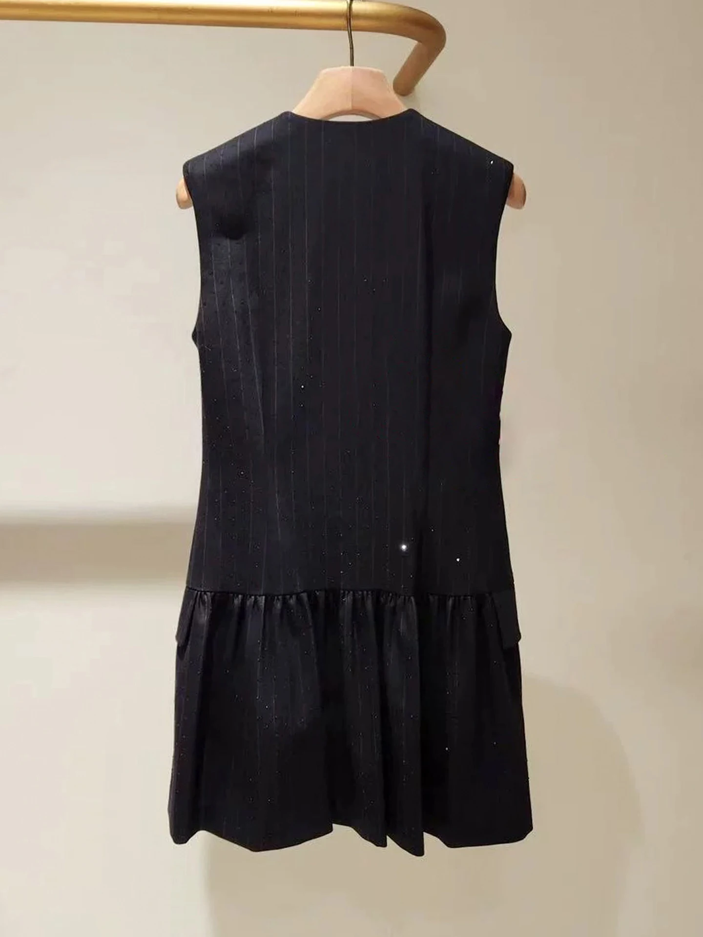 เสื้อกั๊กผู้หญิงทรงเอไลน์ แบรนด์ S Home South Oil รุ่น High End ประดับเลื่อมลายทาง คอวี ดีไซน์เรียบง่าย เหมาะสำหรับฤดูใบไม้ร่วงและฤดูหนาว ทรงเข้ารูปเอวสูง