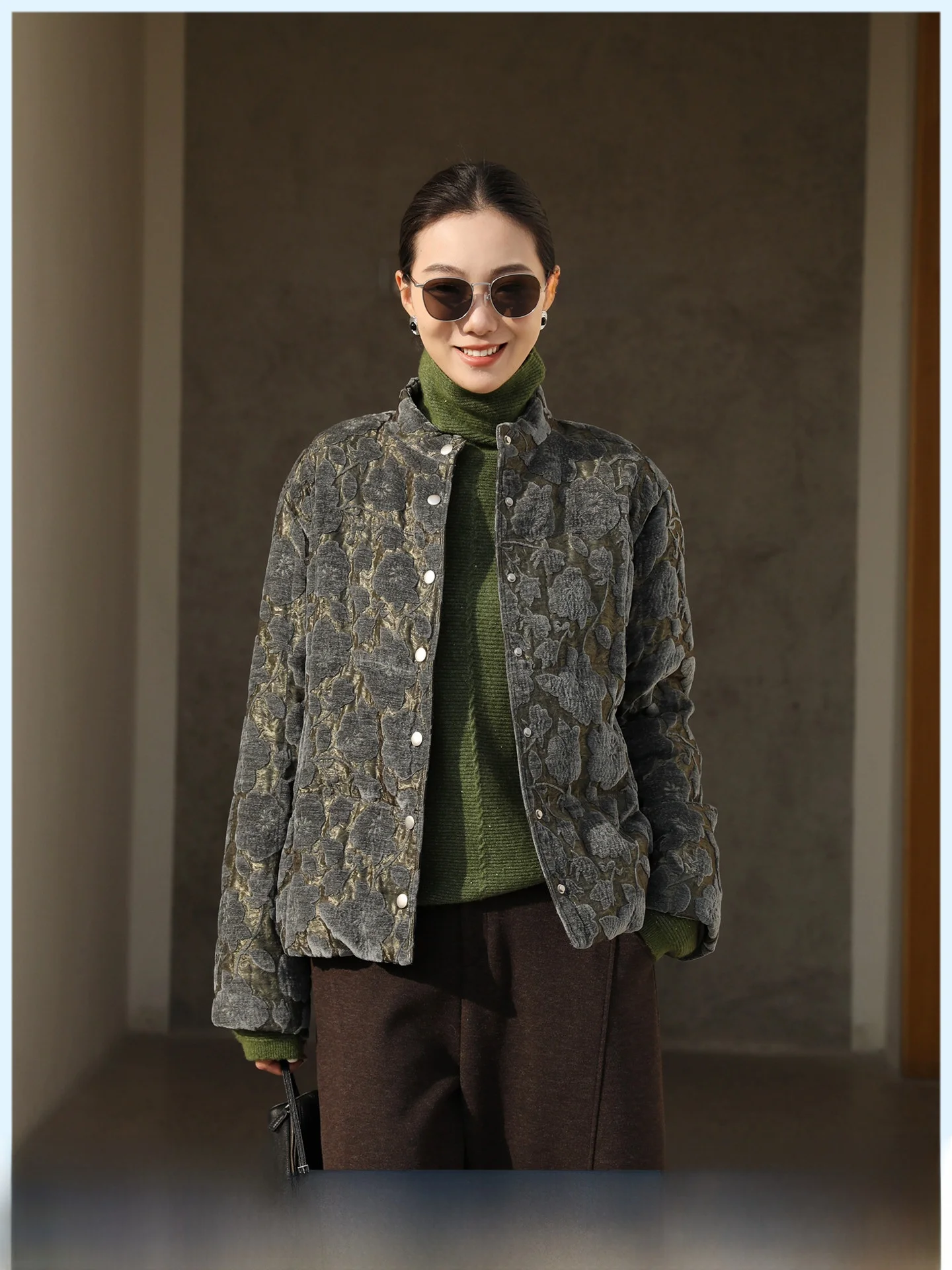 

New Chinese Style Embroidered Goose down Jacket Women's Loose Warm Slimming Short Puffer Coat Casual Style Winter 2025