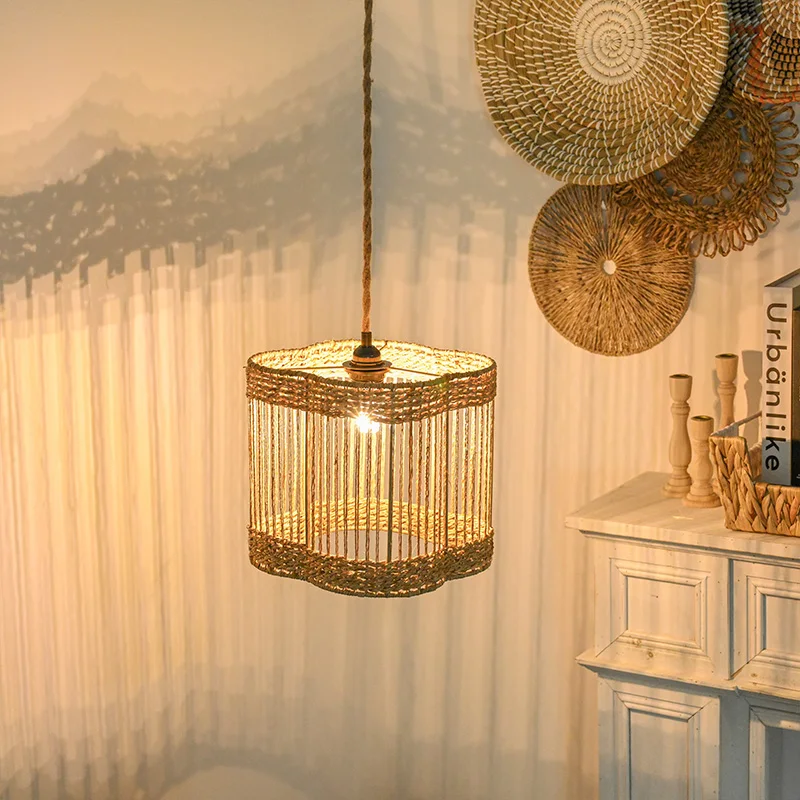 

Wholesale Modern Flower Shaped Seagrass Lampshade Handmade Hanging Ceiling Lamp Shade Indoor Outdoor Decor Rattan Pendant Light