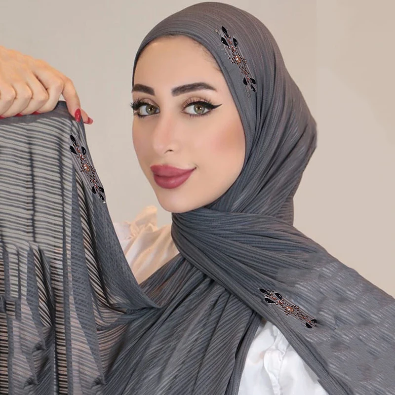 Hijab de Jersey acanalado para mujer, bufanda lisa musulmana, Hijab de crepé con diamantes de imitación, chales islámicos suaves, diadema envolvente