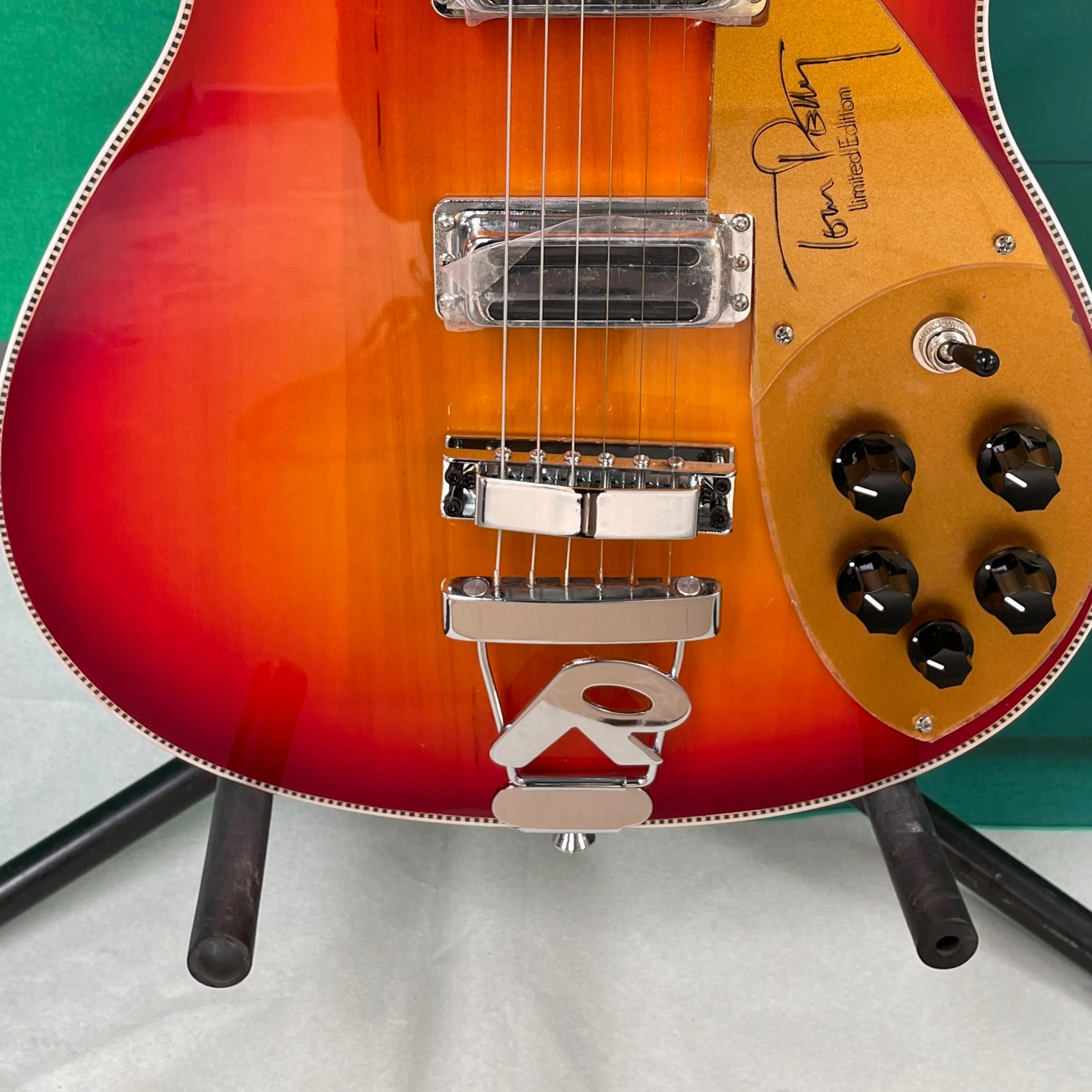6-string electric guitar orange-red sunset gradient finish, tremolo system guitars,beginners and intermediate players guitarra