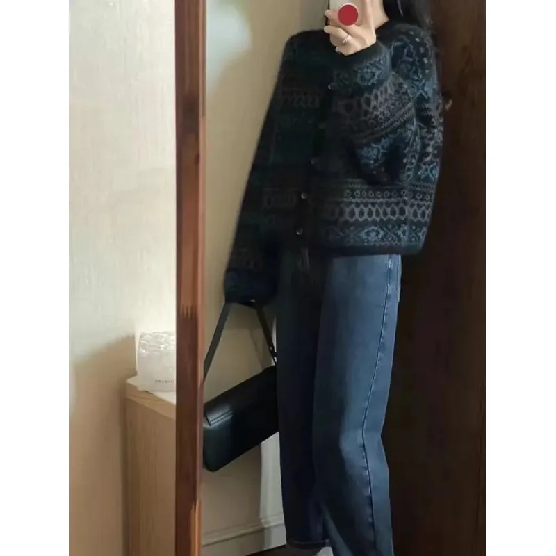 French Soft Waxy Retro Jacquard Sweater Short Cardigan 2025 New Women's Style Unique Button Top