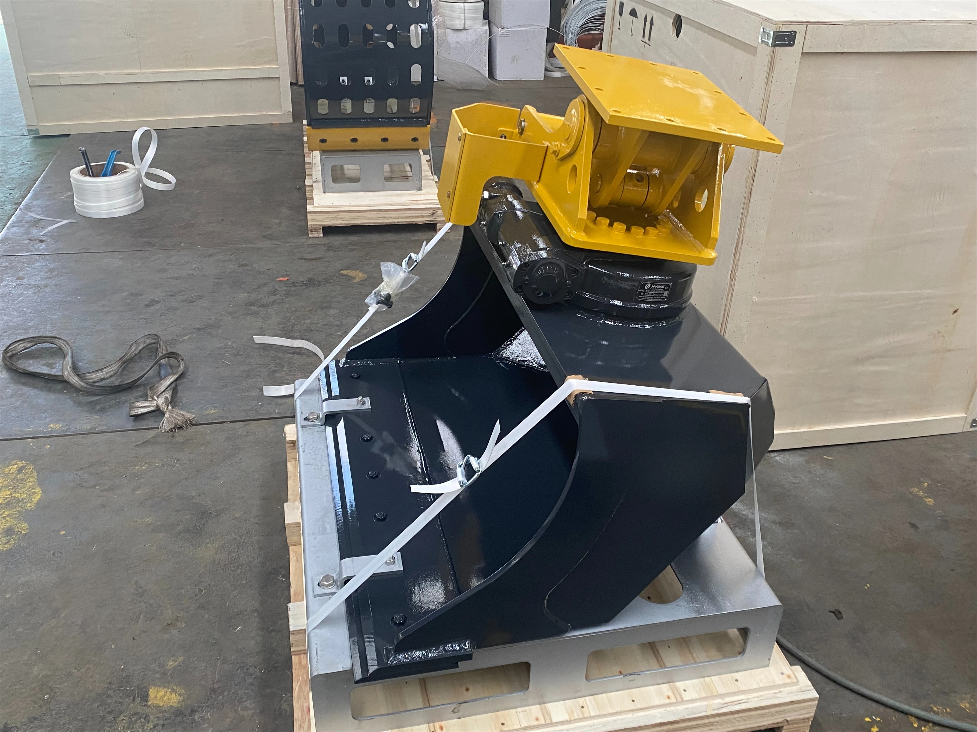 High Strength 360° Rotary Tilt Bucket Hydraulic Excavator Attachment Rotary Bucket for Construction Digging Dredging Works