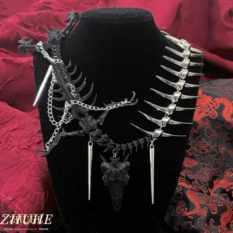 

ZHUHE The Keel Rivet Necklace In The New Gothic Style Is A Jewelry Accessory For Men And Women And A Party Gift