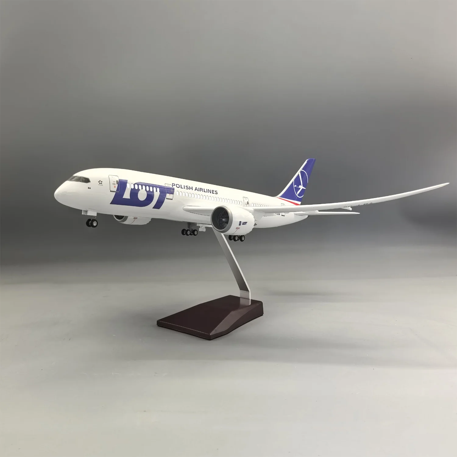 

New 1/130 Scale for B787 LOT Polish Airlines Airplane Model Pre-Built Model toy kit for adults fun Collections and Displays
