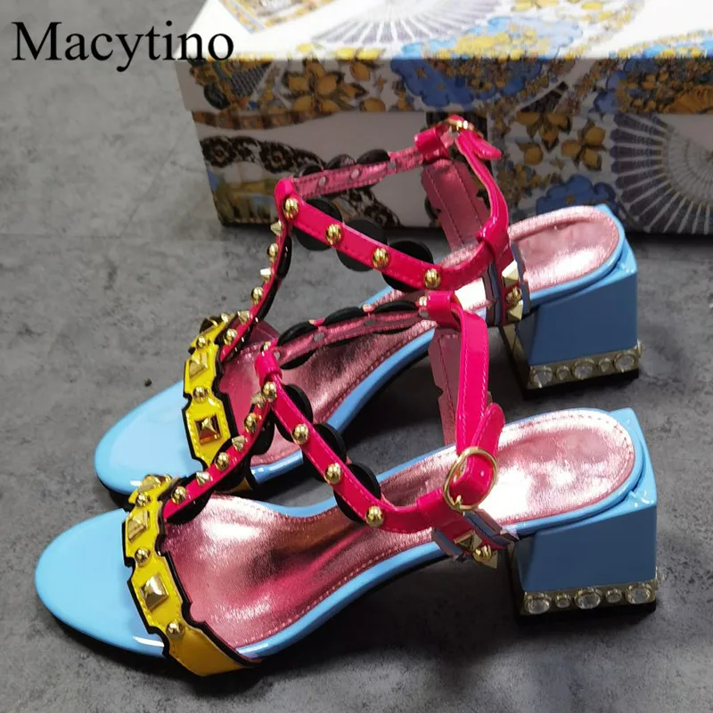 

Studded Pearl T Strap Design Ladies Sandals Round Toe Chunky Heel Low Heel Sandals Fashion Party Sandals