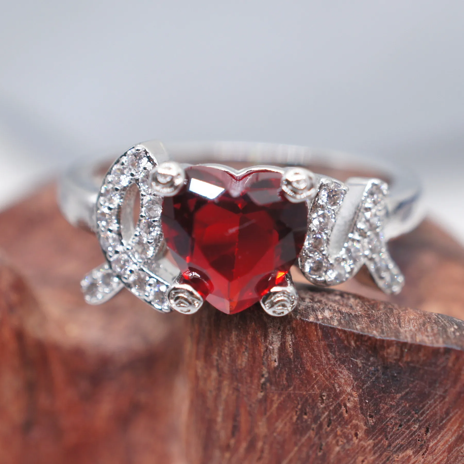 New I LOVE U Heart Shaped Princess Red Diamond Ring 925 Sterling Silver Women s Micro Set Elegant Romantic Engagement Ring