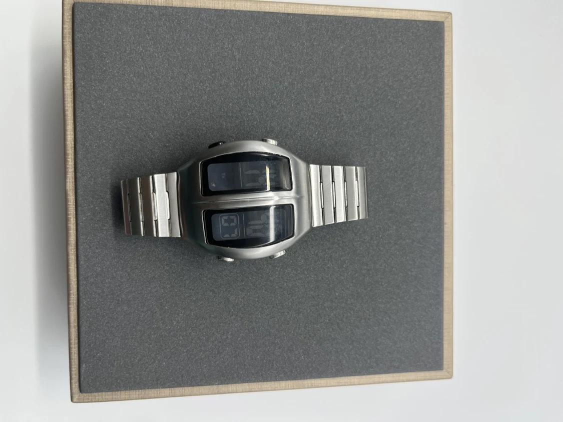 Man Battery Sports Smartwatch Electronics Watches Vintage 70s Retro-futuristic Style Fashion Led Digital Watches Filp