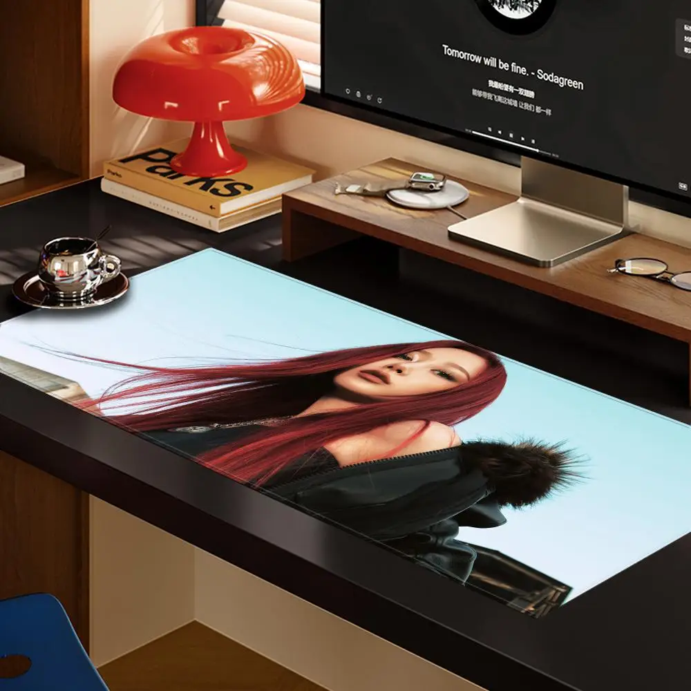 Kpop giselle mouse pad xxl acessórios de computador teclado grande almofada de mesa para laptop o novo produto gamer gaming
