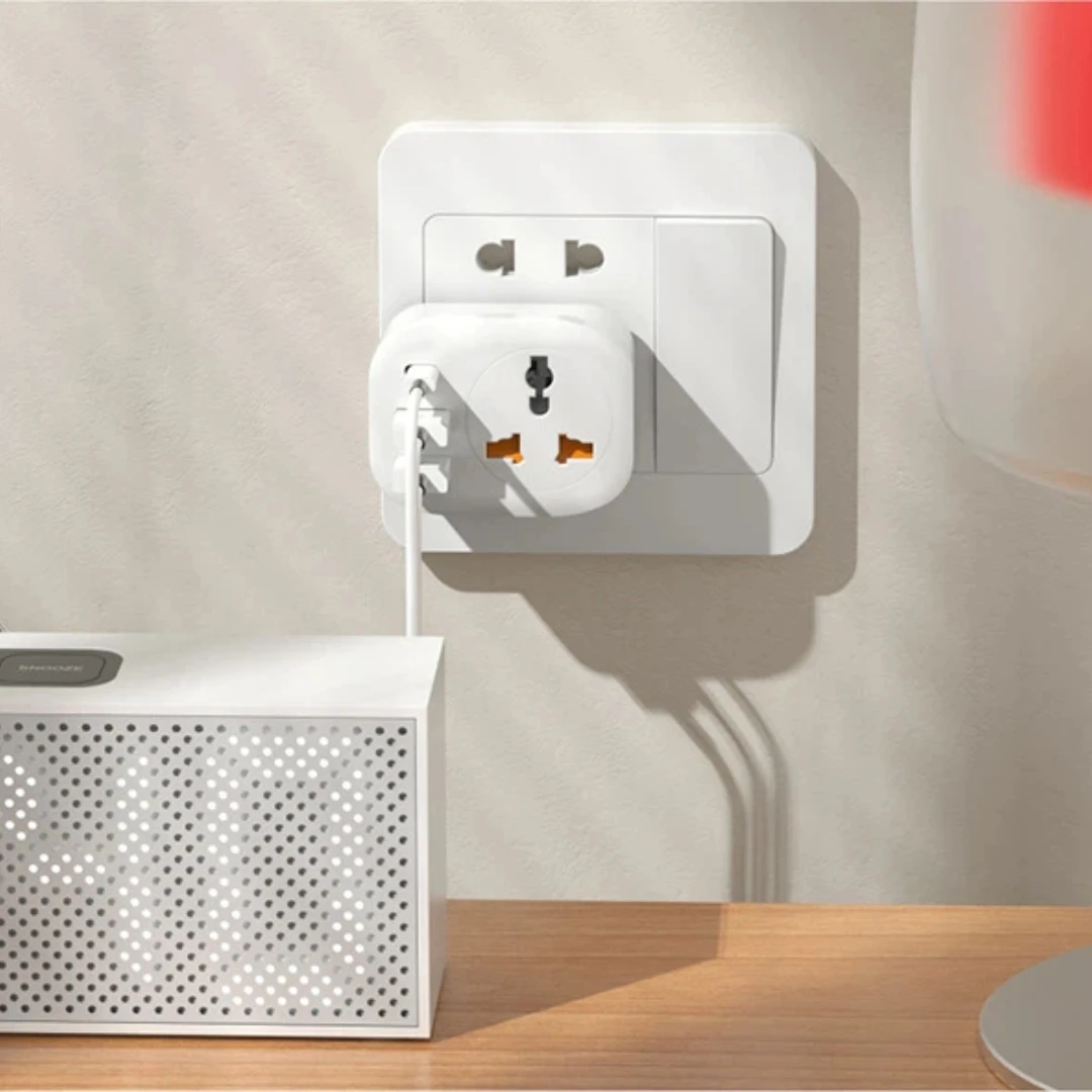 Travel Abroad Power Adapter Converter Plug With Two USB-A One USB-C Universal Hole Socket Power UK US EU Plug Conversion Head