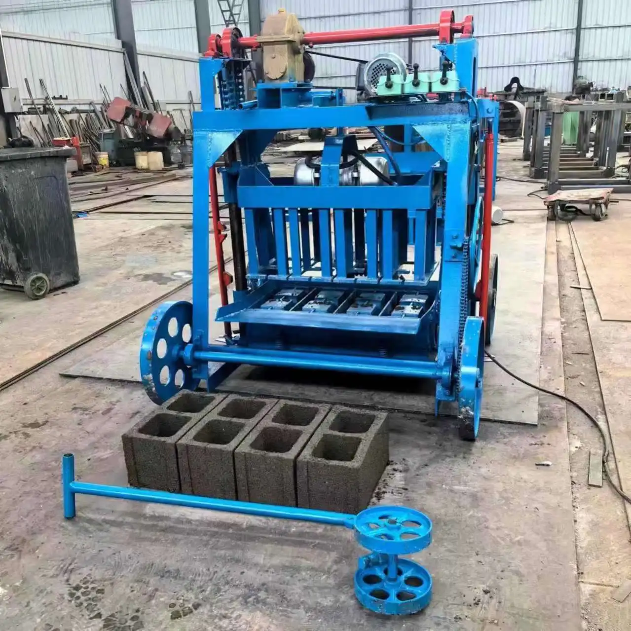 Машина для производства бетонных блоков Оборудование для производства кирпича из глины с камнем