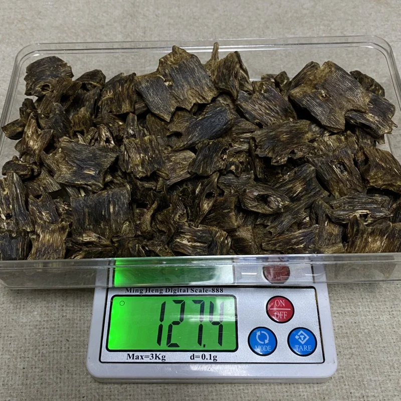 Yingge Green Qinan Raw Materials Hainan Qinan Agarwood Heart Oil Punching Material Full Oil Soft Sugar Knots Natural