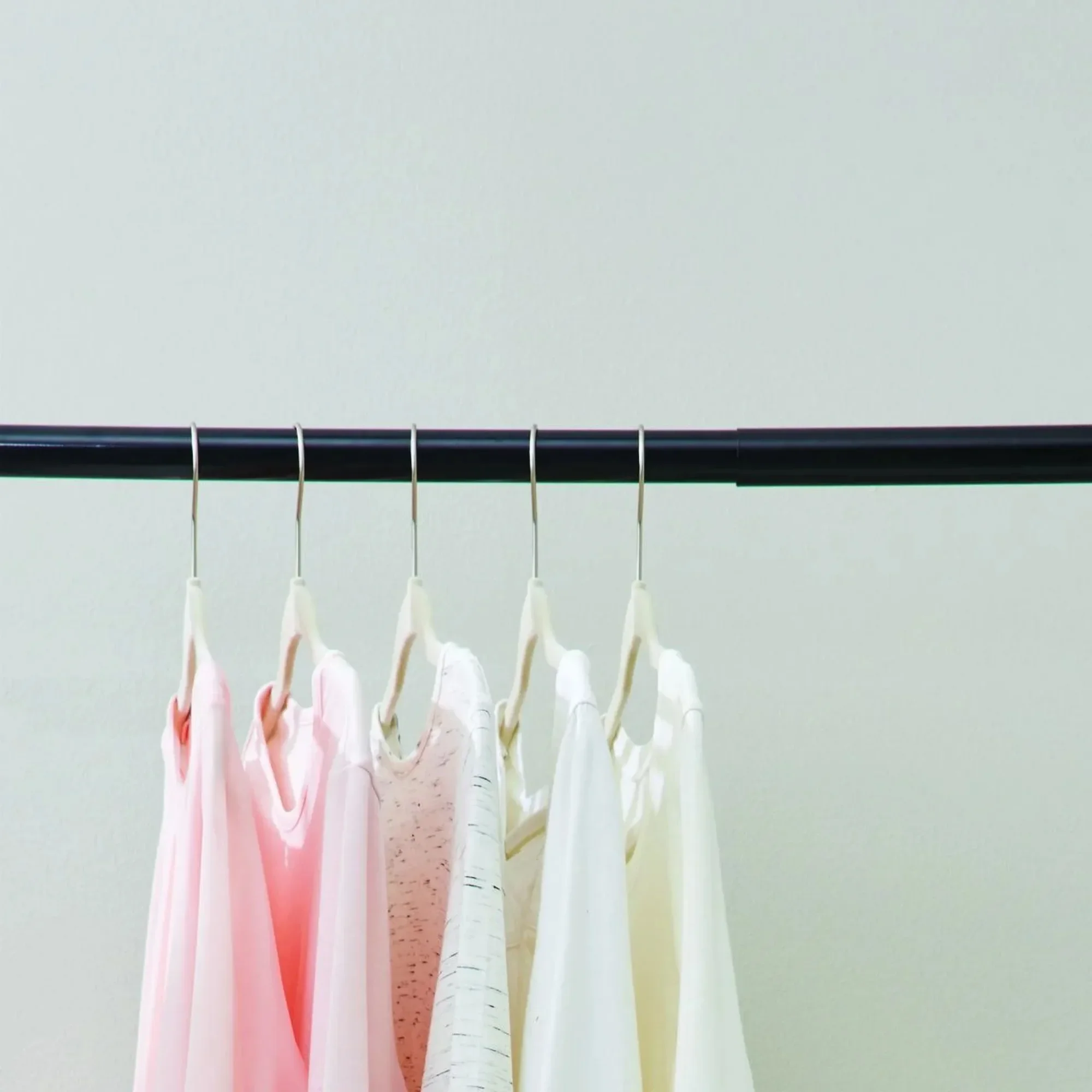 

(2 шт.) Стальная регулируемая штанга для шкафа размером 33–60 дюймов для взрослых, черная