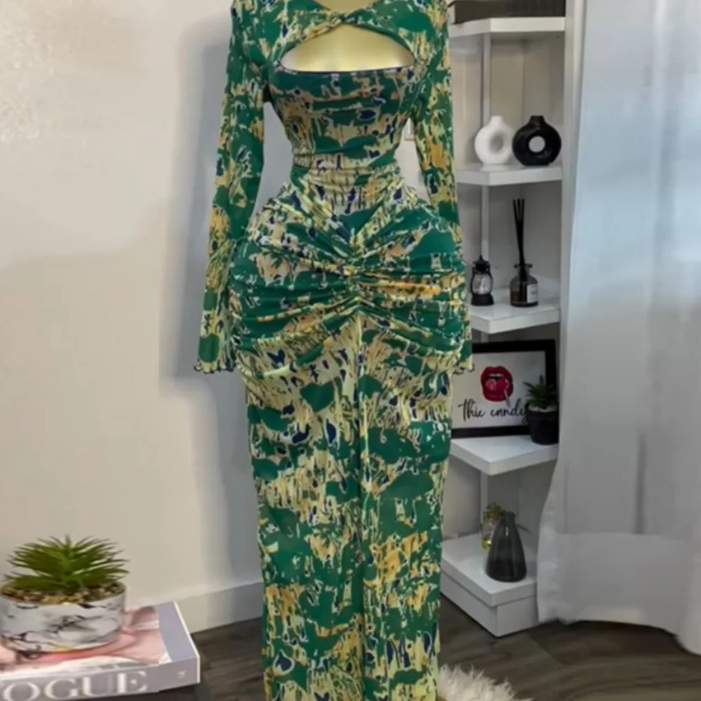 Sister Star Temperament V-Ausschnitt Ausschnitt drapierte vordere Plissee Overlay einteiliges mittellanges Maxi-Nachtclub-Party-Sexy-Kleid