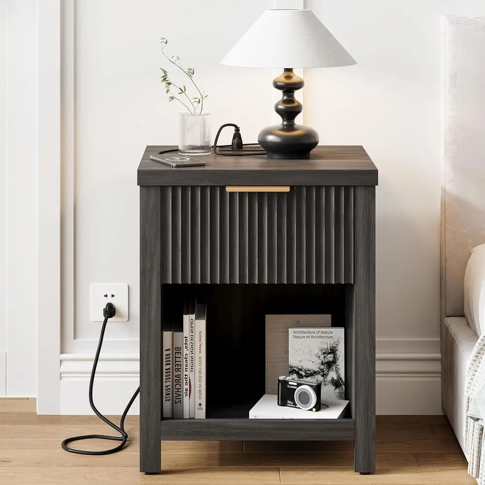 

Прикроватная тумбочка 24 Wide Nightstand с зарядной станцией, деревянным хранилищем и розеткой, черный столик для спальни с открытым пространством