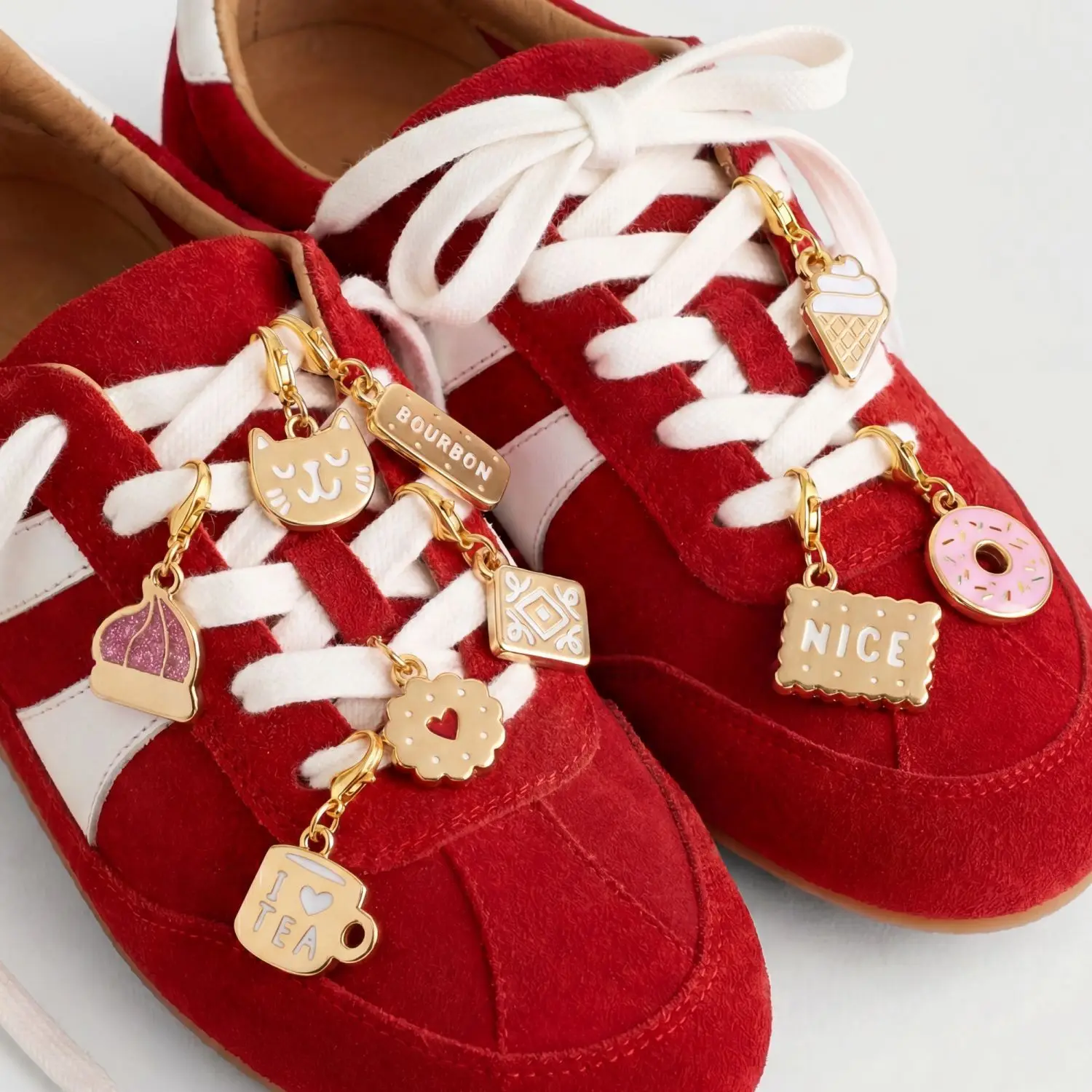 

New Cute Sweet Food Series Ice Cream Cookie Shoe Charm Cat Design Fashion Leisure Shoe Decorations Color Retention Accessories