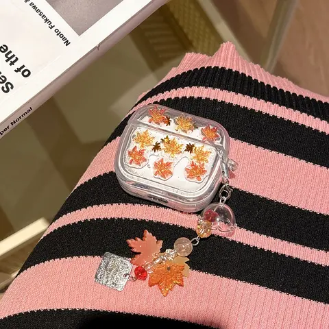 Etui na AirPods 1 lub 2 3 4 AirPods Pro Pro 2 Pro 3 z motywem jesiennych liści klonu, z zawieszką i klejem.