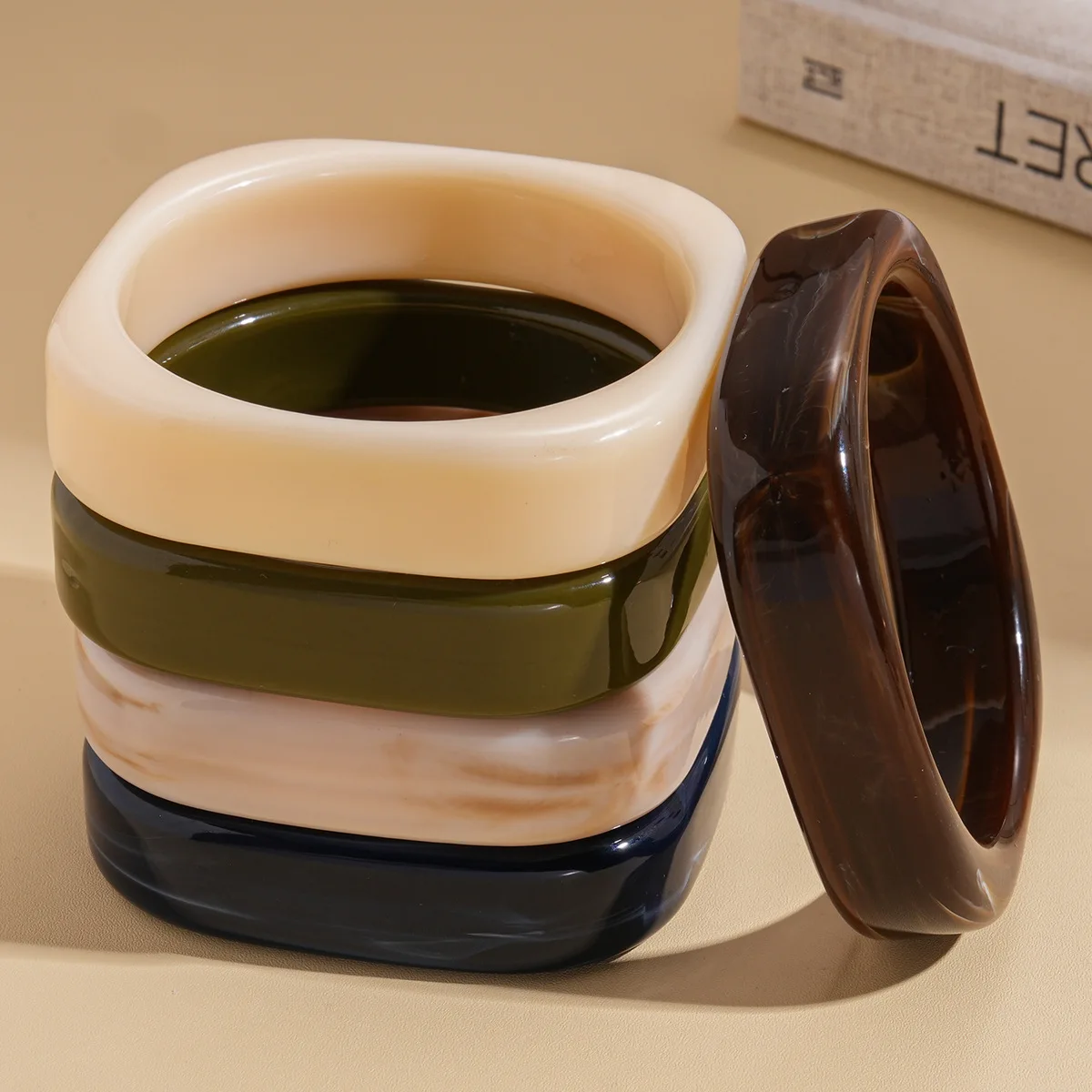 كبير مربع جولة الاكريليك الراتنج أساور للنساء الرجال مكتنزة خمر Smuding الكفة الأساور العصرية مأدبة السفر مجوهرات بسيطة F