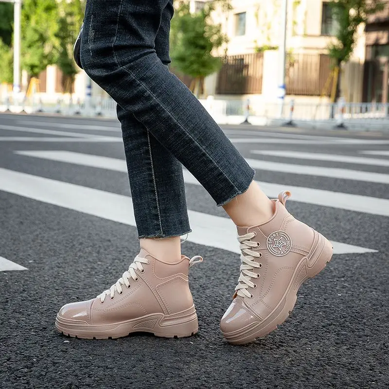 

Женские короткие непромокаемые сапоги, новинка 2025 года, водонепроницаемая противоскользящая стильная уличная обувь для воды для женщин, модные короткие непромокаемые сапоги для молодежи