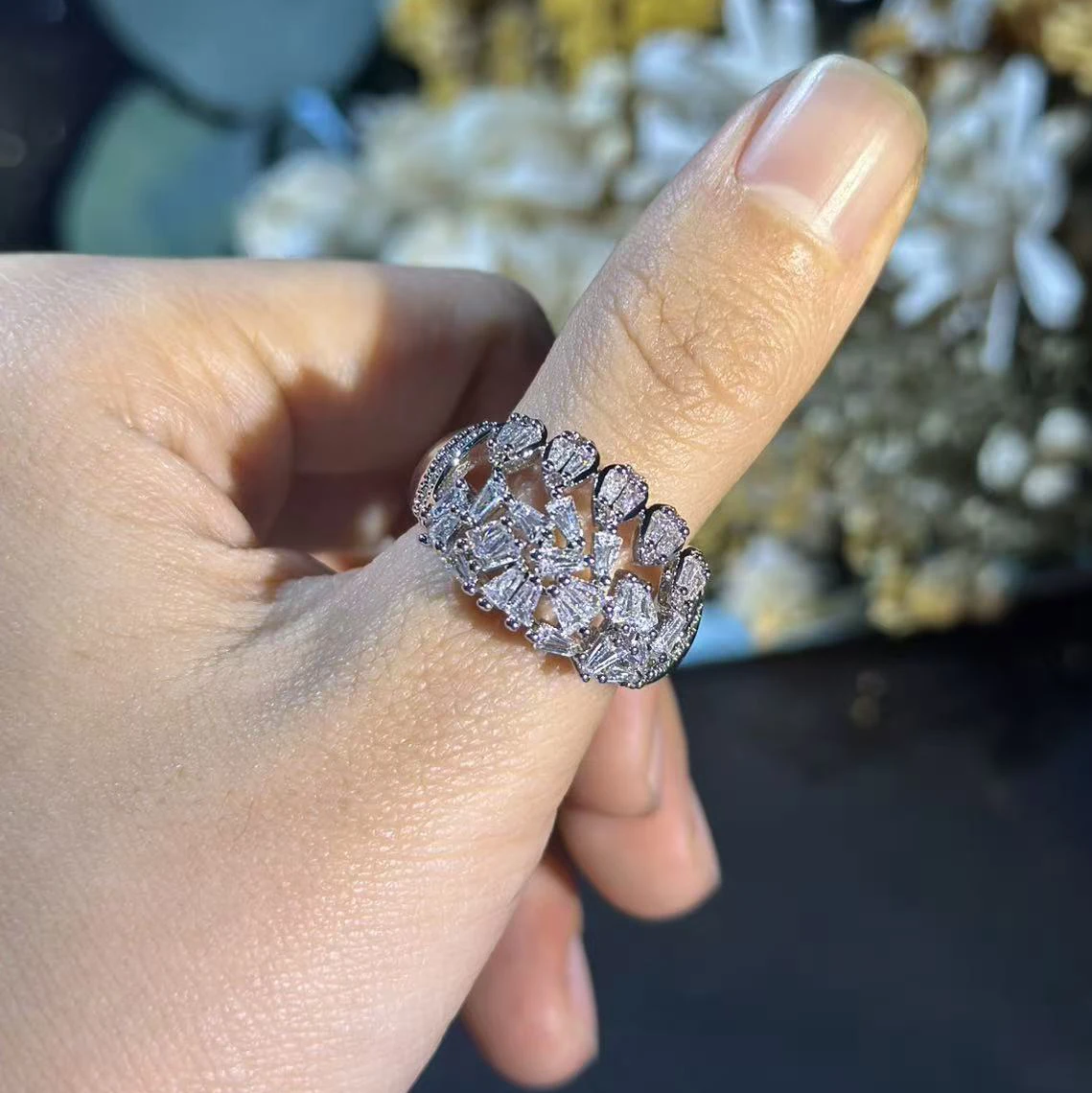 New Fashion Ring Irregular Geometric Stone Encrusted Luxury High-Shine Texture Bold Wide Version For Women