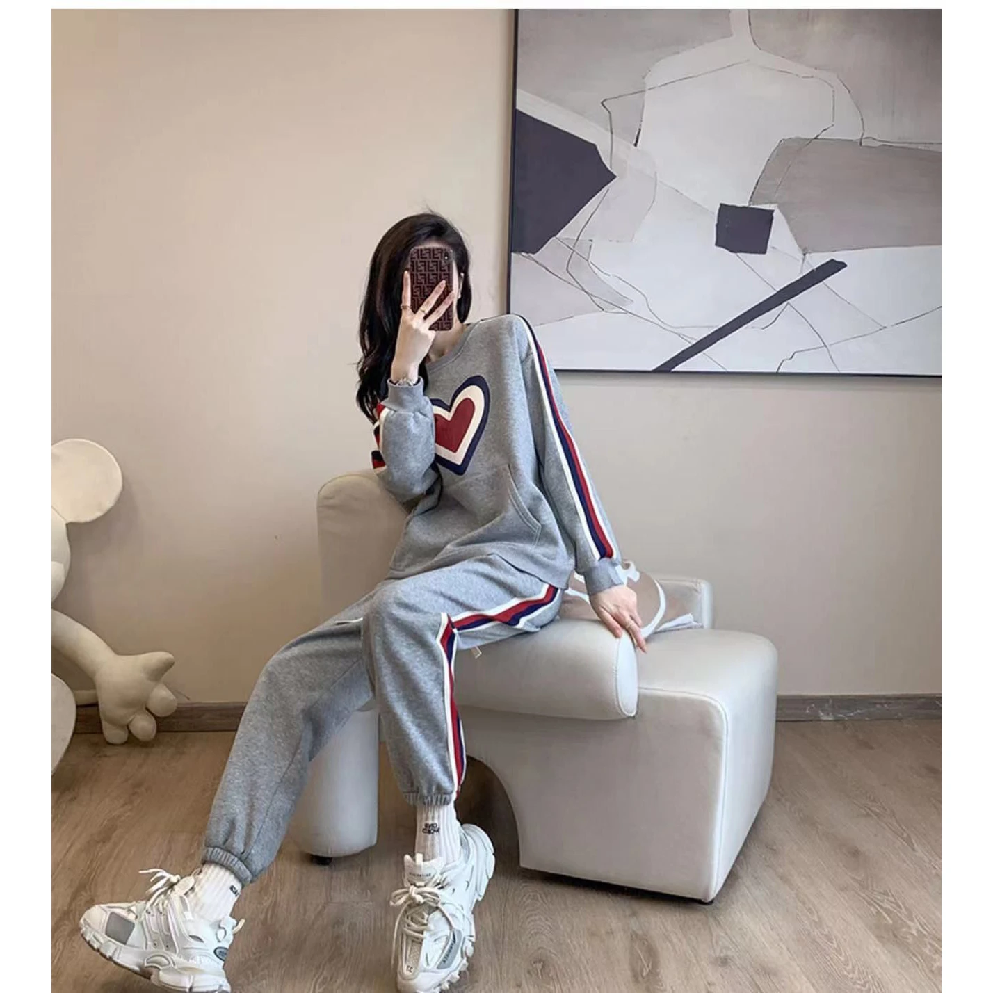 Fashionable Sportswear Set for Women Autumn 2026 New Patchwork Heart Long Sleeve Sweatshirt Trousers Two-Piece Set Polyester