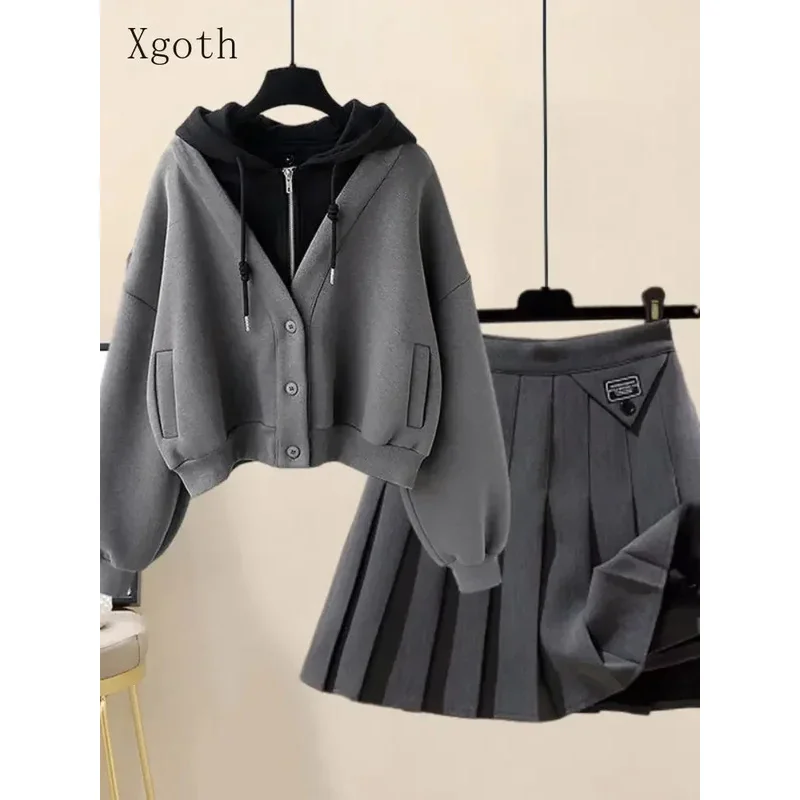 

Xgoth женский костюм-свитшот большого размера, женский костюм 2023, High Street, искусственная куртка из двух предметов с капюшоном, плиссированная юбка, комплект из двух предметов или одинарный