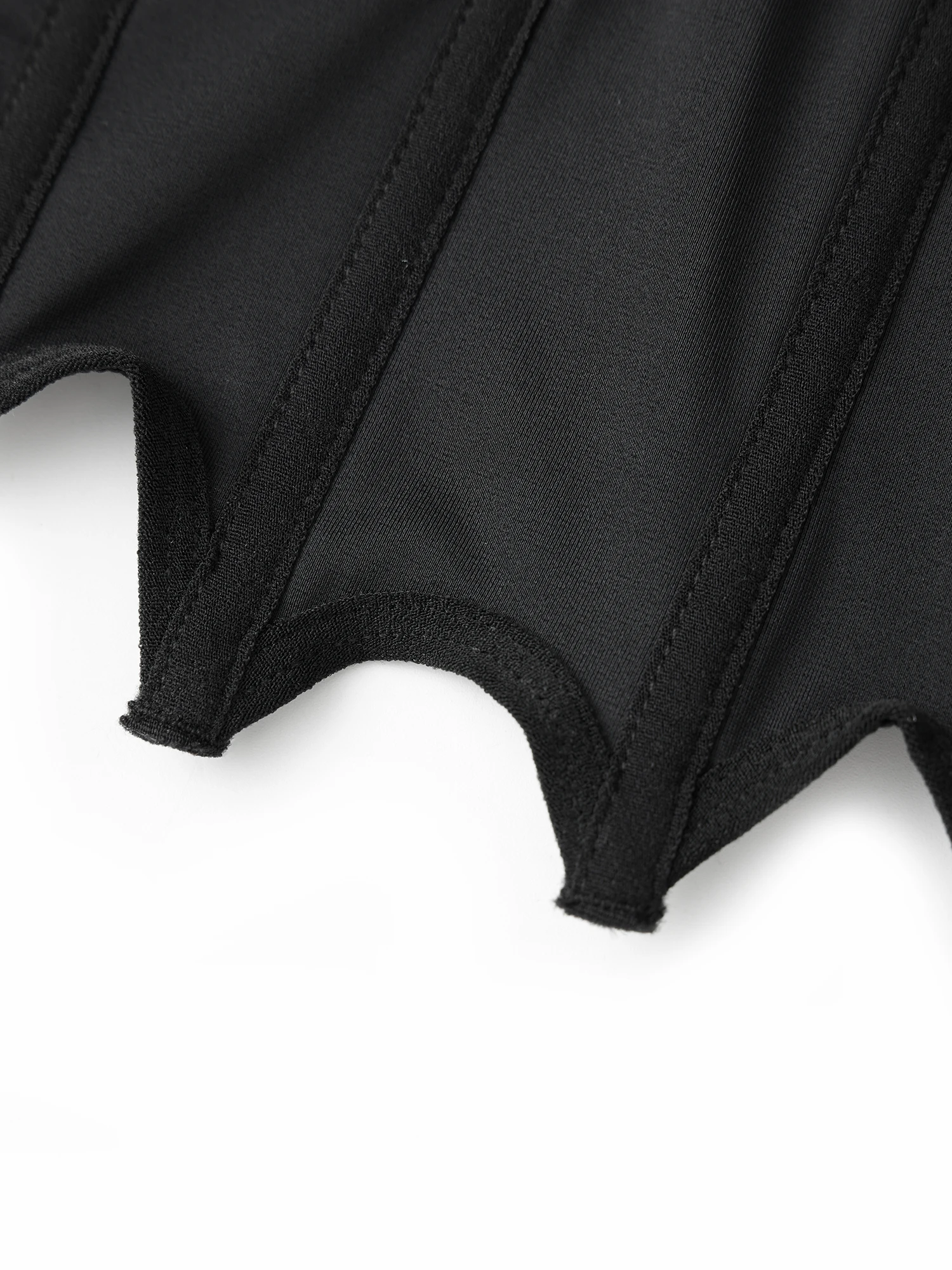 

Сексуальный комплект кружевного нижнего белья с подвязками и трусиками-стрингами для соблазнительных игр в спальне и ролевых игр